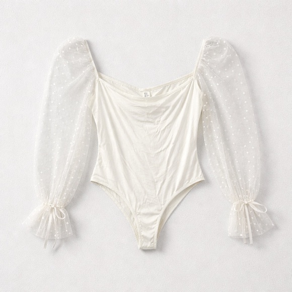 Chic White Polka Dot Sleeve Bodysuit - Picture 4 of 4